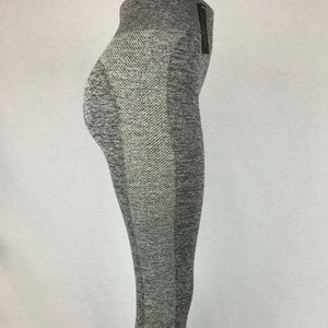 Light grey stretchy sport Women’s leggings with different textures one size